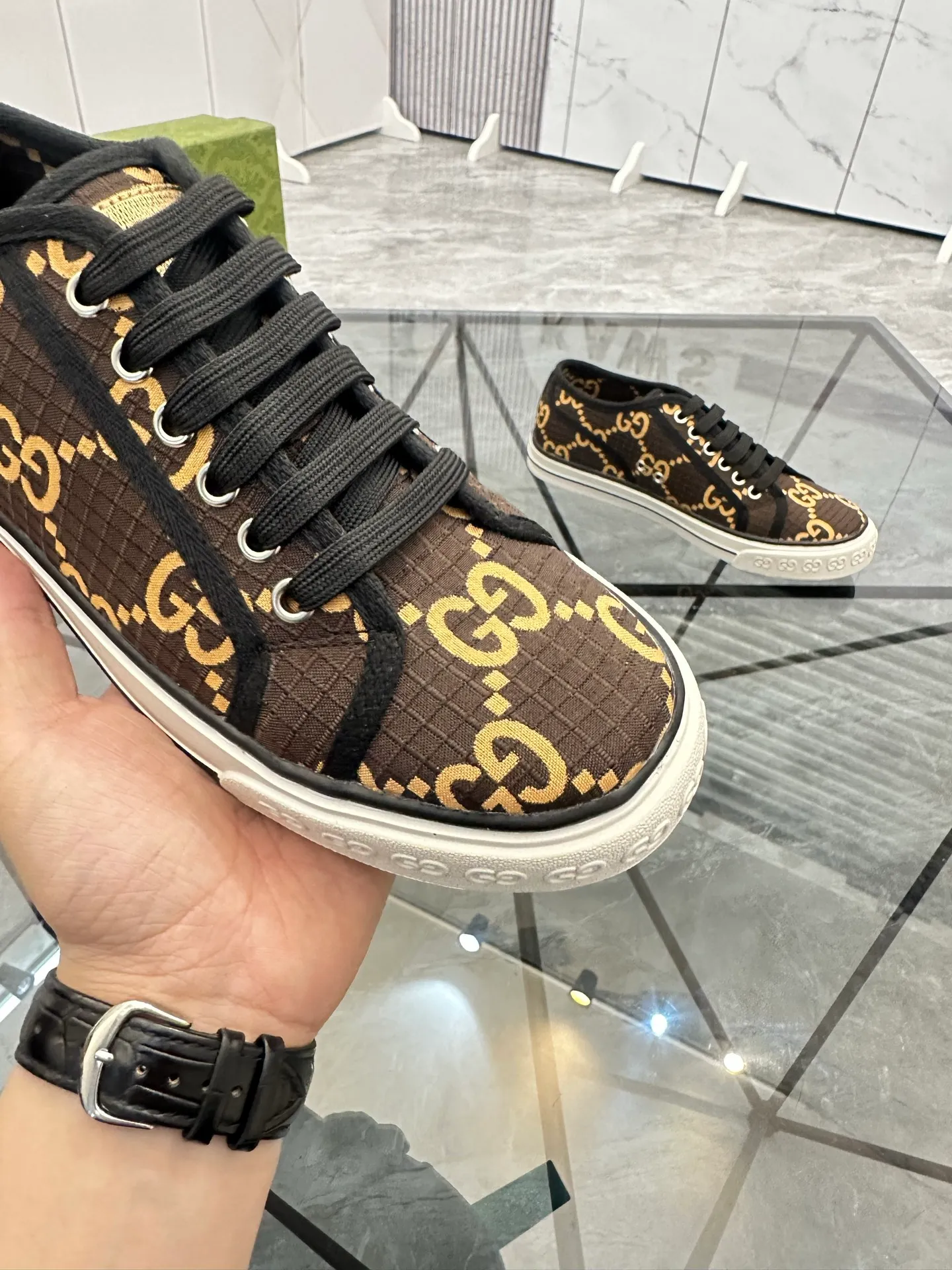 Men's shoes: 💰P380¥ Product trademark: Gucci* "Gucci*" low-top casual shoes Regular size: 38-44 (can be customized to 45.46.) Product materials: Original material from the upper counter, breathable lining, original outsole. Number: 661